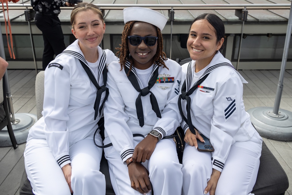 Marines, Sailors explore Venice Beach during LA Fleet Week