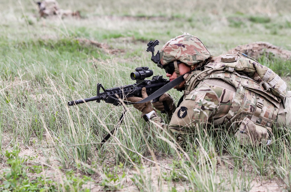 Iowa infantrywoman pulls security