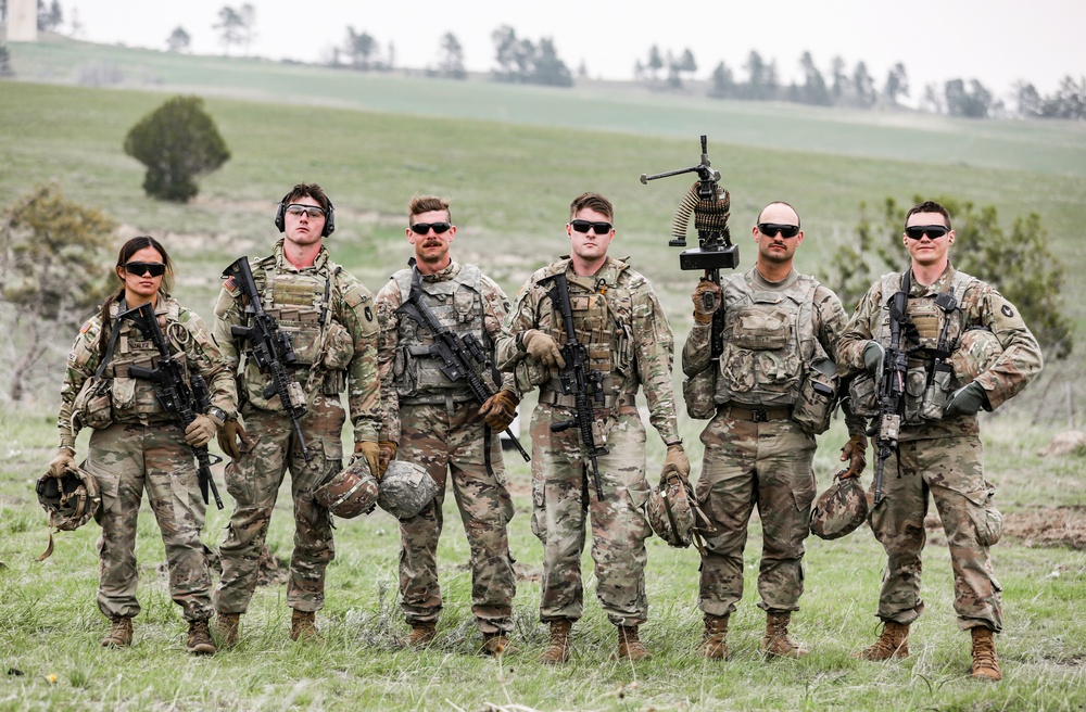 Iowa infantry squad trains at Camp Guernsey