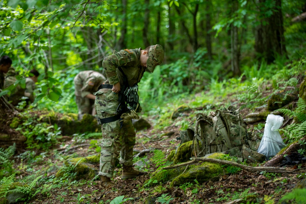 Army Mountain Warfare School: First Class Of Summer