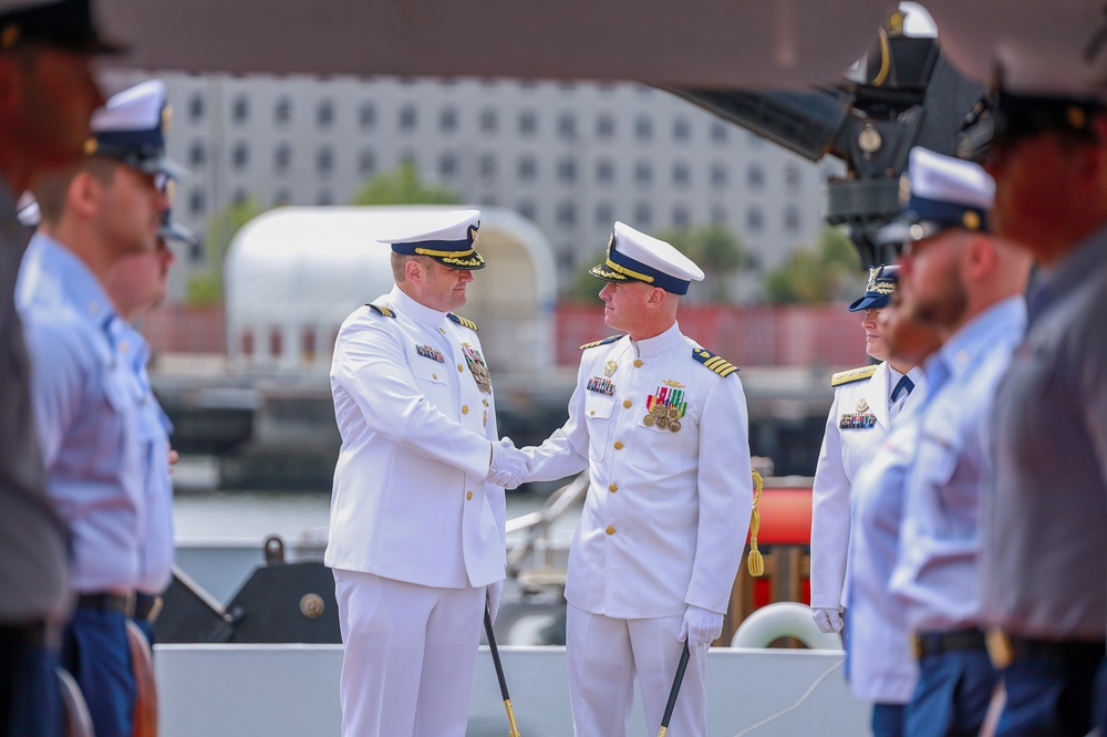 USCGC Hamilton (WMSL 753) holds change of command ceremony