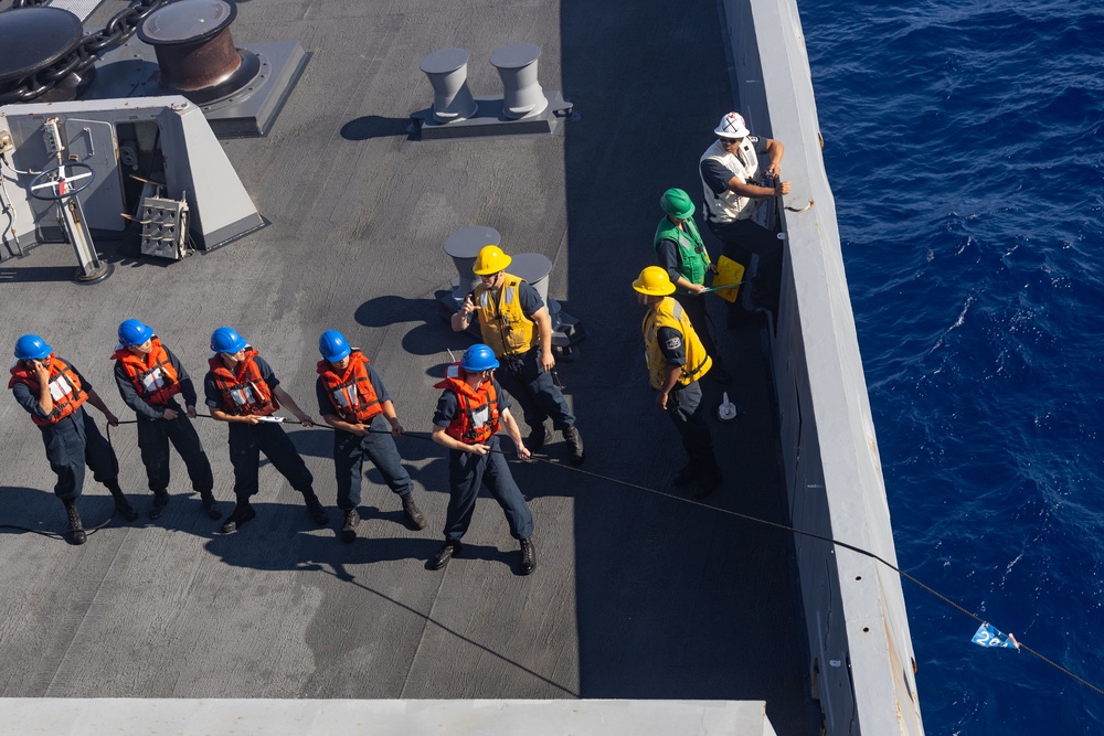 USNS Patuxent provides RAS for the USS Mesa Verde at sea