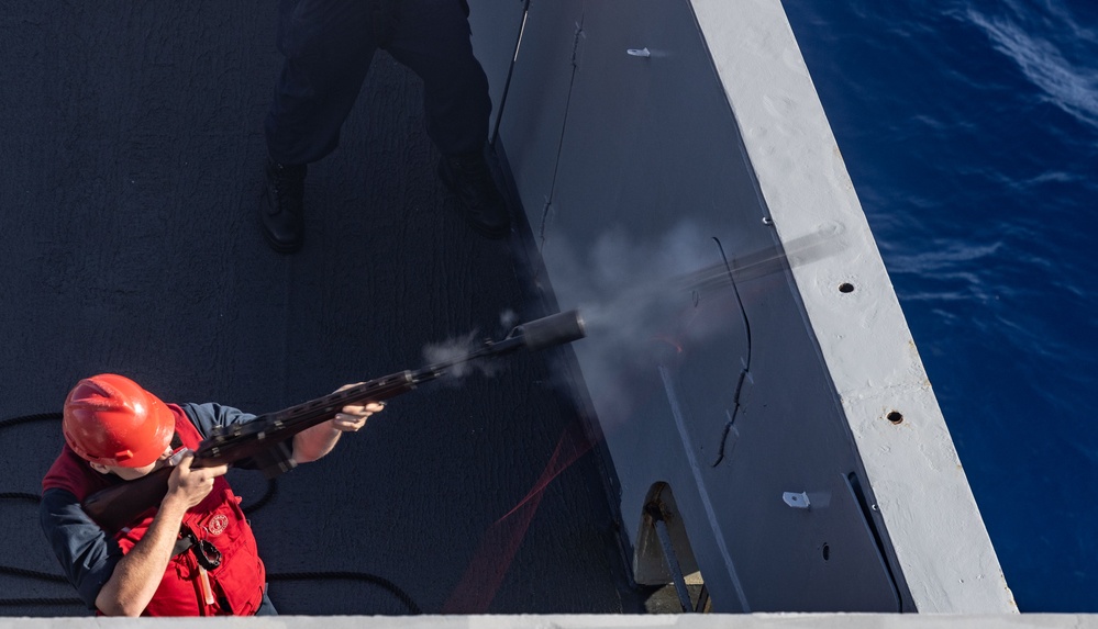 USNS Patuxent provides RAS for the USS Mesa Verde at sea