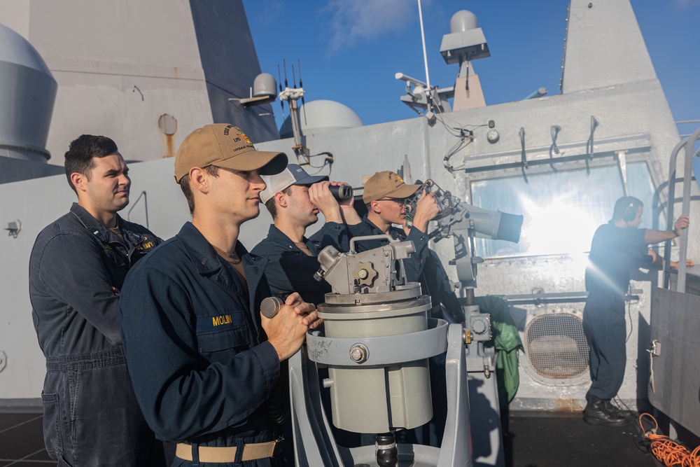 USNS Patuxent provides RAS for the USS Mesa Verde at sea