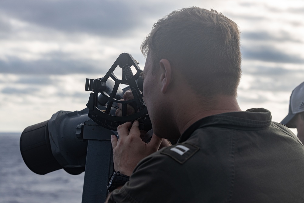 USNS Patuxent provides RAS for the USS Mesa Verde at sea