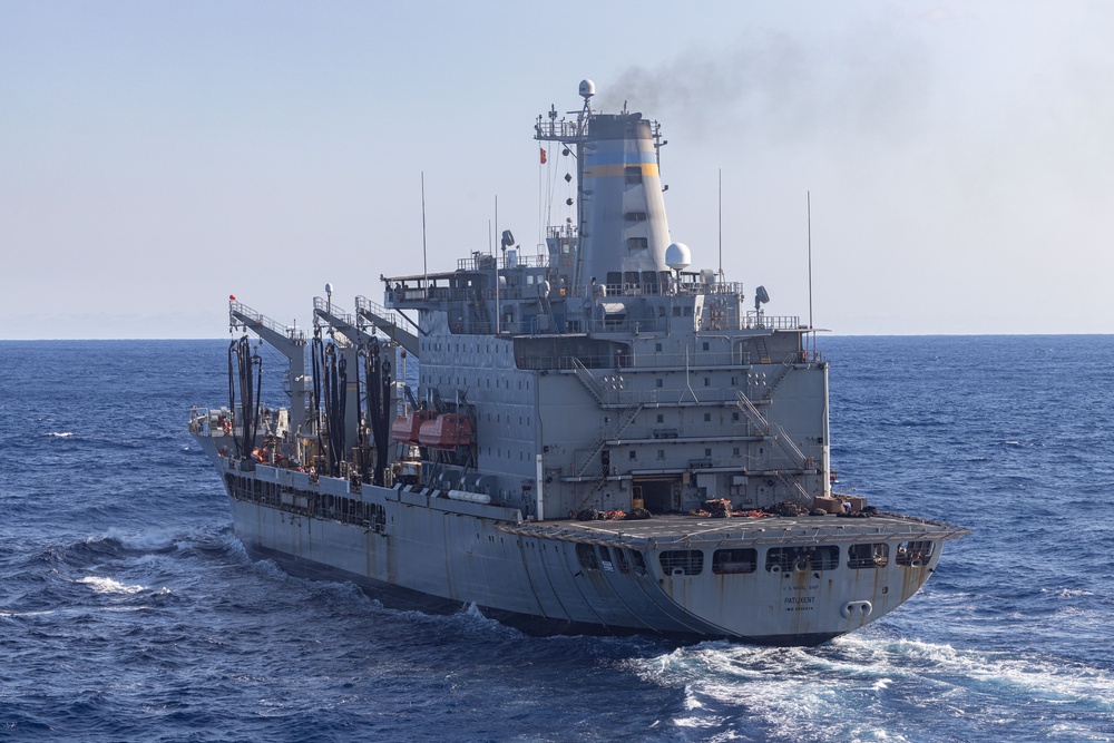 USNS Patuxent provides RAS for the USS Mesa Verde at sea