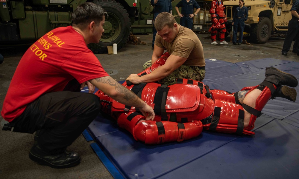 Makin Island Sailors Participate in NSFS Course