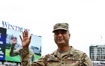 Chicago Cubs honor Army Reserve officer at the Crosstown Series