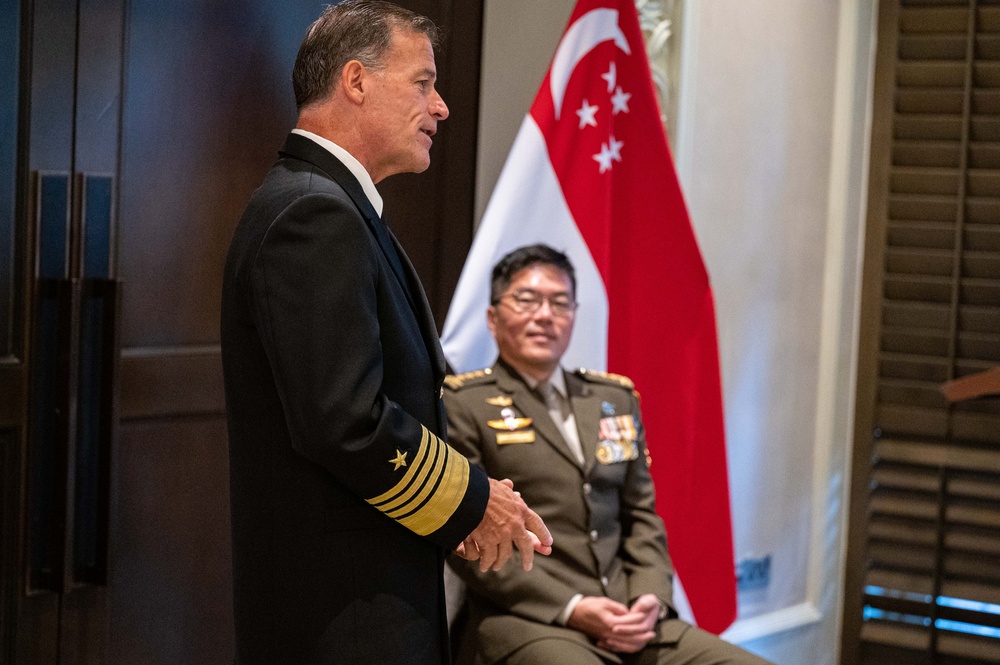 CDRUSINDOPACOM Presents Lt. Gen. Melvyn Ong with Legion of Merit