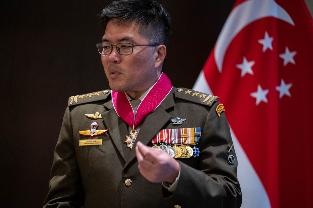 CDRUSINDOPACOM Presents Lt. Gen. Melvyn Ong with Legion of Merit