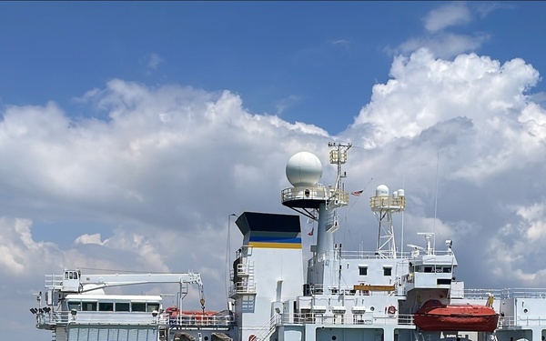 USNS Bruce C. Heezen Pulls into Rota