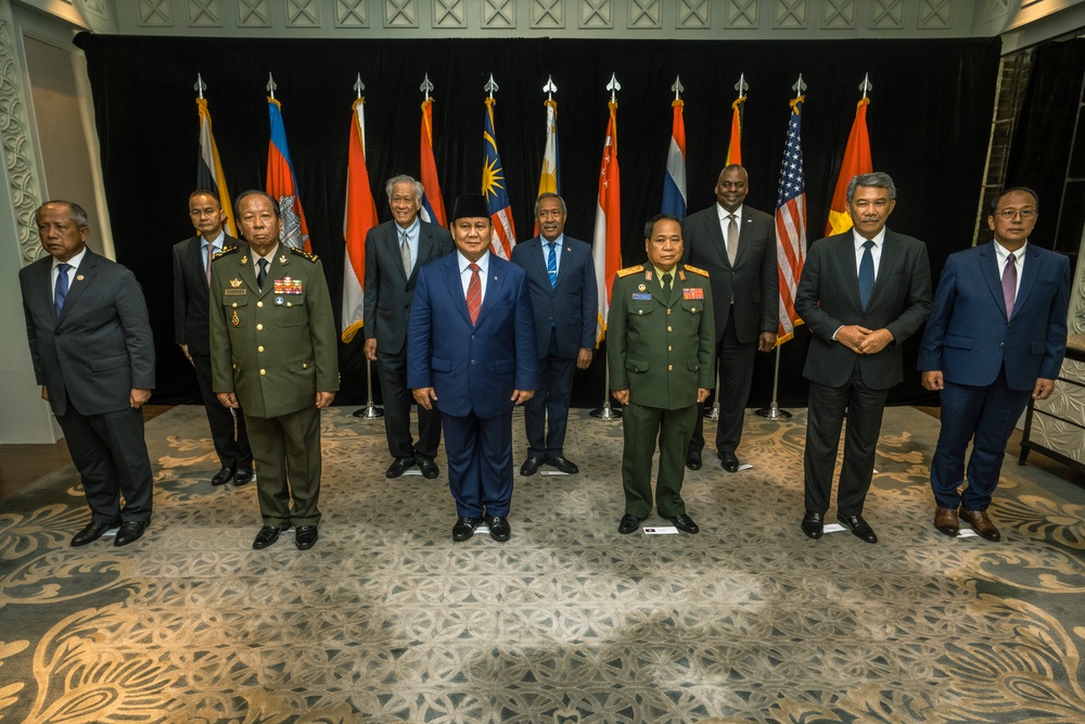 DVIDS Images SECDEF Meets with Key Leaders at Shangrila Dialogue