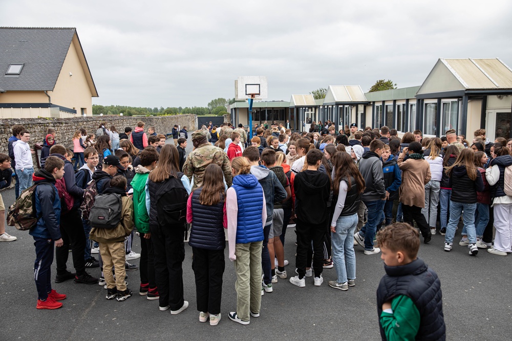 101st ABN DIV (AASLT) visit L’Instituition Notre-Dame De Carentan