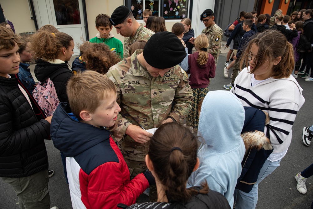 101st ABN DIV (AASLT) visit L’Instituition Notre-Dame De Carentan