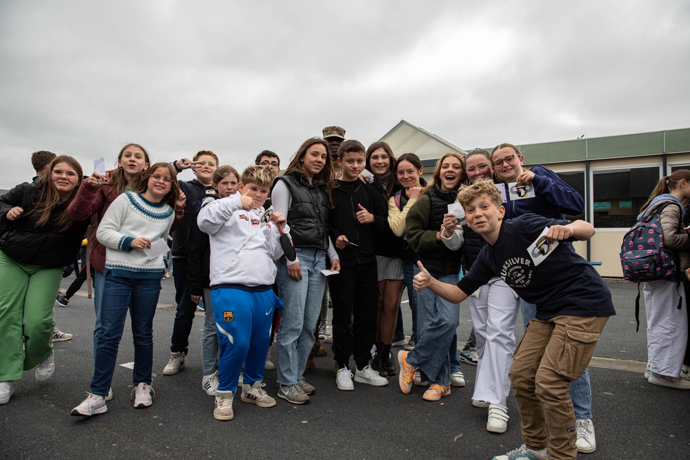 101st ABN DIV (AASLT) visit L’Instituition Notre-Dame De Carentan