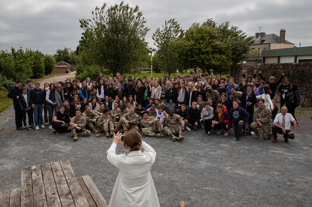 101st ABN DIV (AASLT) visit L’Instituition Notre-Dame De Carentan