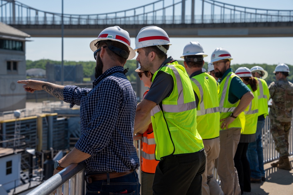 Leaders with U.S. Army ERDC Construction Engineering Research Laboratory visit Louisville District