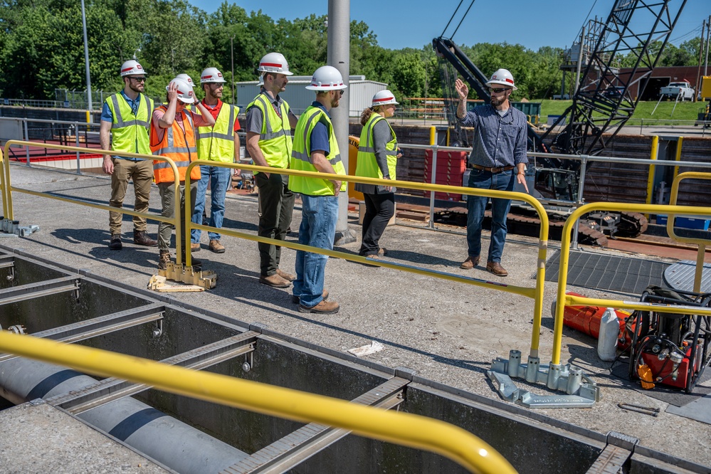 Leaders with U.S. Army ERDC Construction Engineering Research Laboratory visit Louisville District