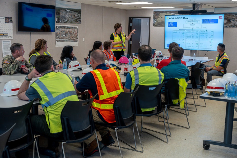 Leaders with U.S. Army ERDC Construction Engineering Research Laboratory visit Louisville District