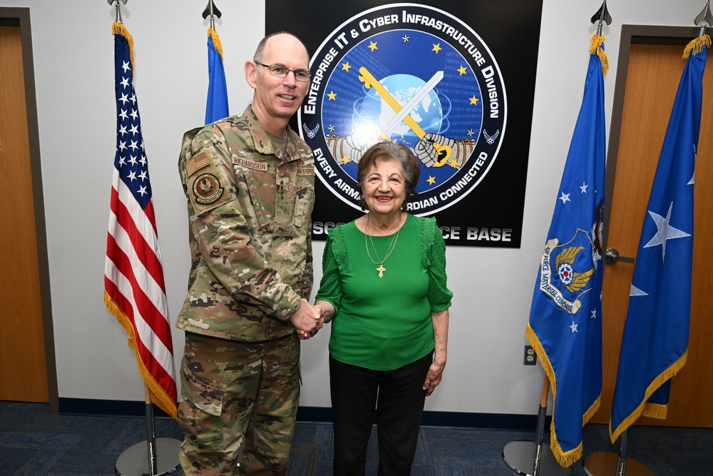 Richardson presents coin to AFMC’s longest-serving civilian