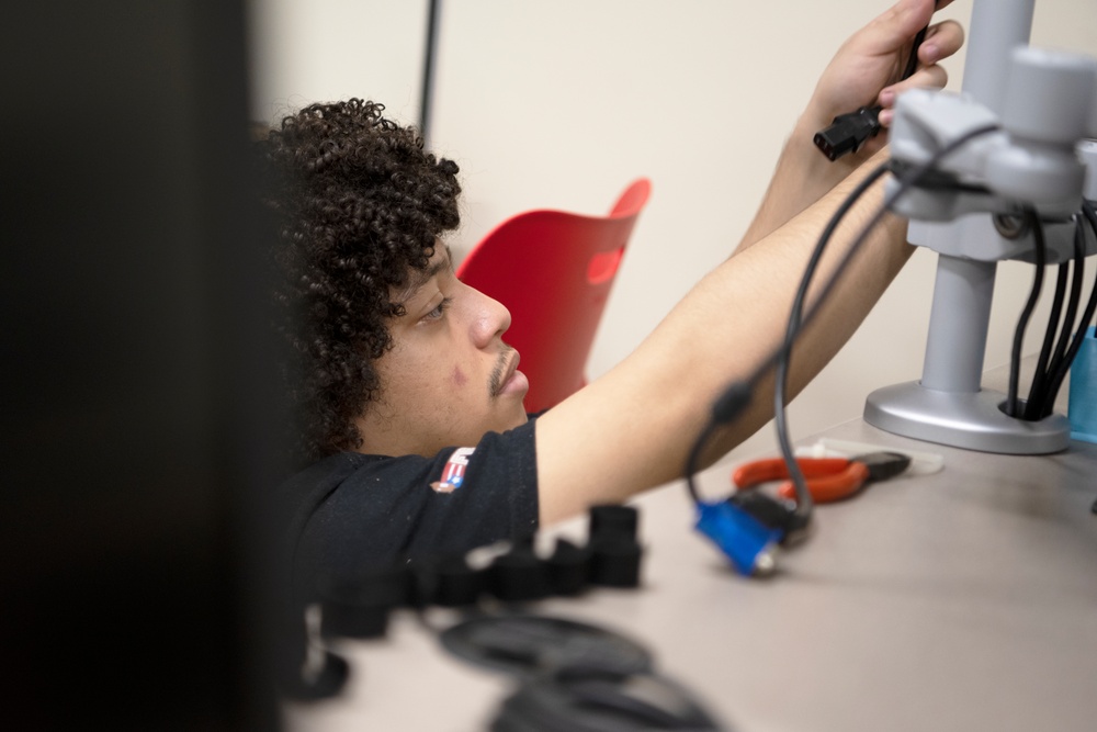 STARBASE Puerto Rico modernizes computer laboratory