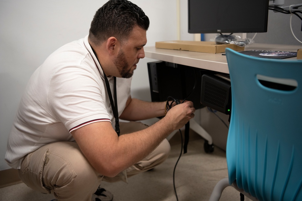 STARBASE Puerto Rico modernizes computer laboratory