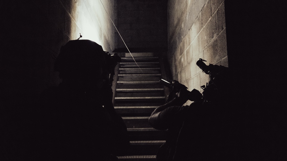 2d Recon and EODMU8 Own the Night