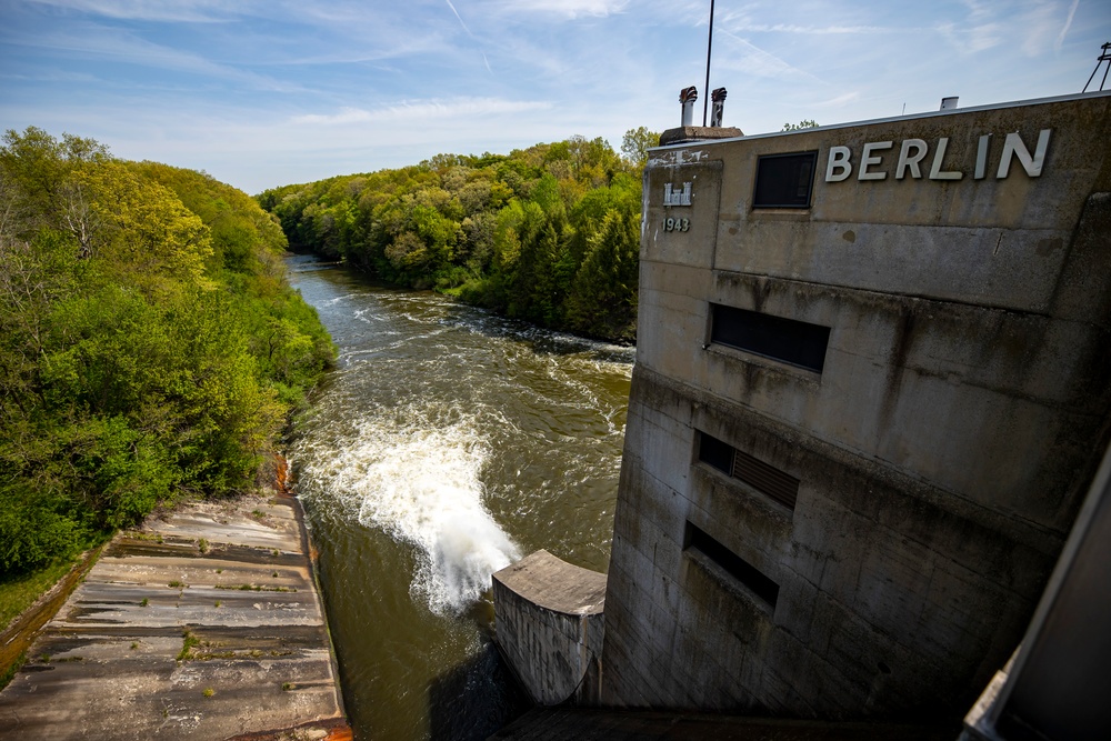 Headwaters Highlight: Rangers welcome bird watchers to Berlin Lake as a growing birding hotspot