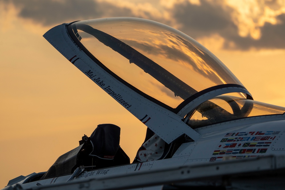 Thunderbirds perform at Lake Charles