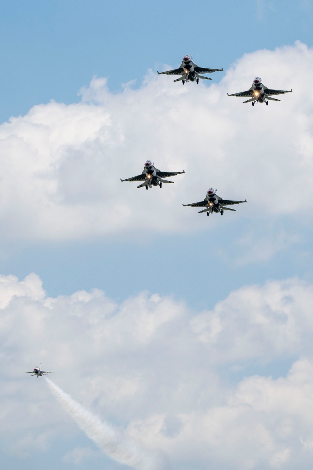 Thunderbirds perform at Lake Charles