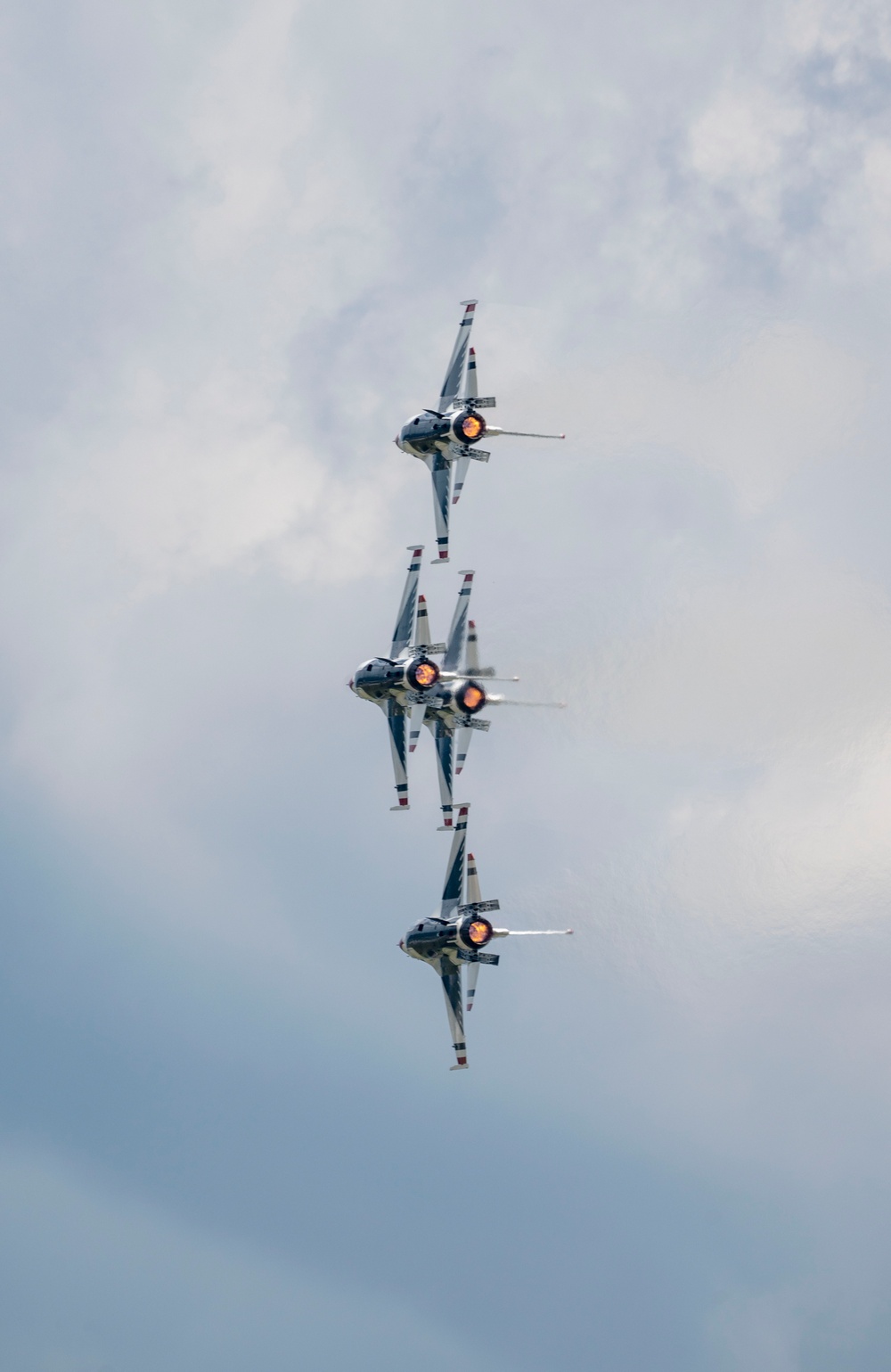 Thunderbirds perform at Lake Charles