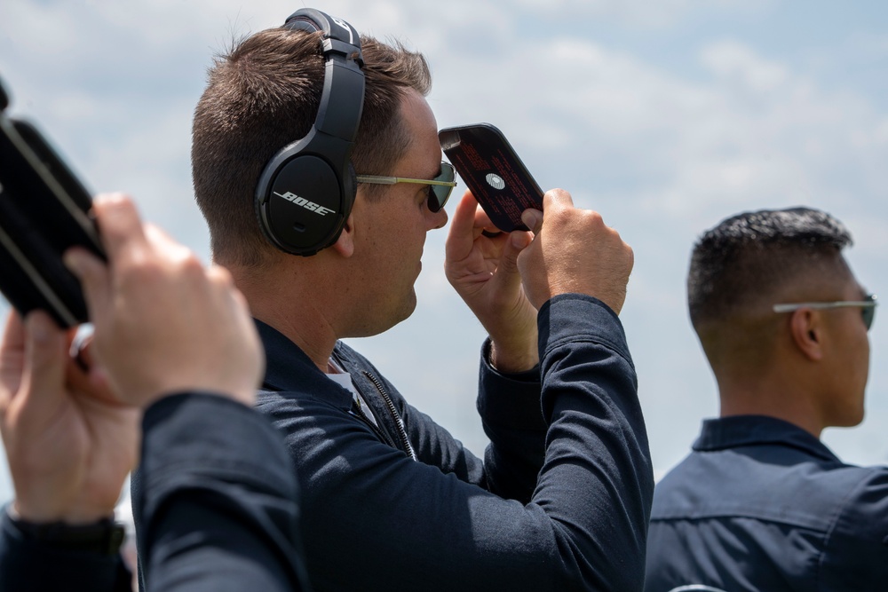 Thunderbirds perform at Lake Charles