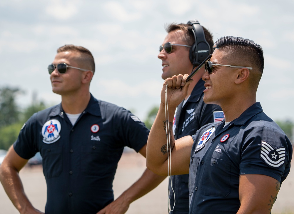 Thunderbirds perform at Lake Charles