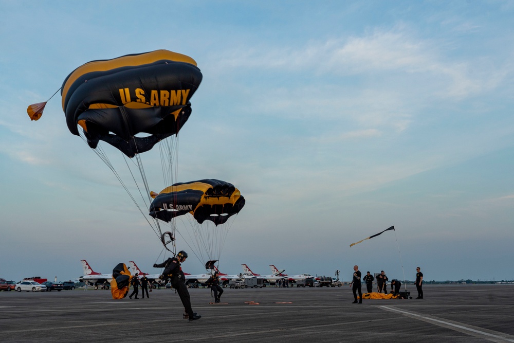 Thunderbirds perform at Lake Charles