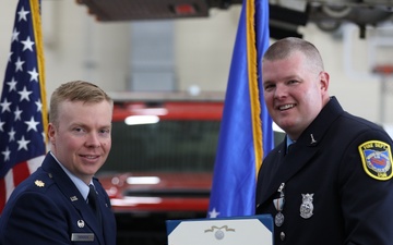 Reserve Citizen Airman receives civilian valor award