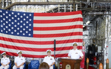 USS Oakland (LCS 24) Gold Crew Conducts Change of Command