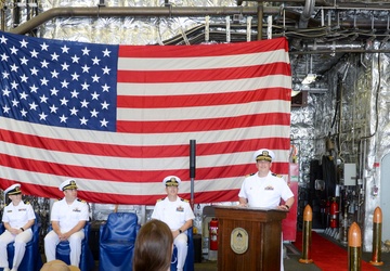 USS Oakland (LCS 24) Gold Crew Conducts Change of Command