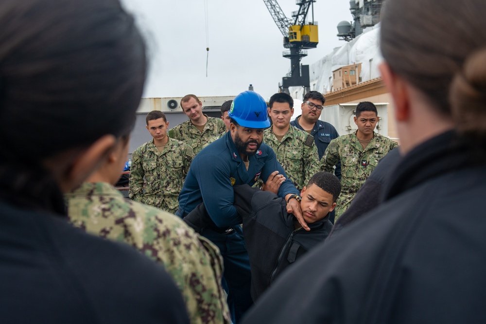USS Essex Sailors Conduct SRF-Bravo Training