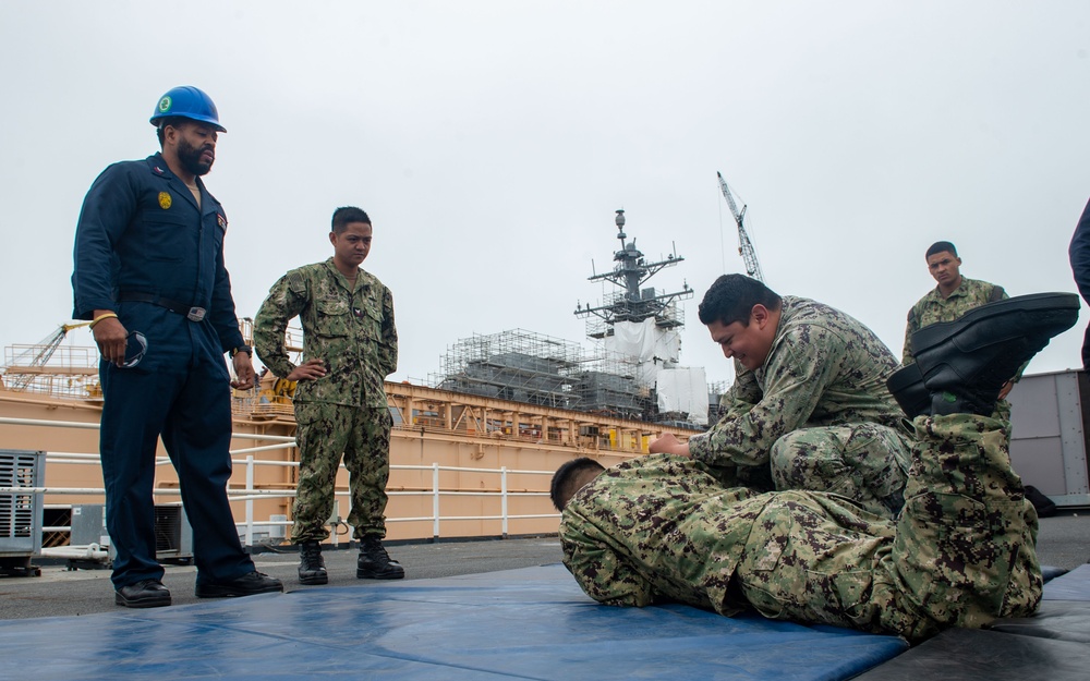 USS Essex Sailors Conduct SRF-Bravo Training