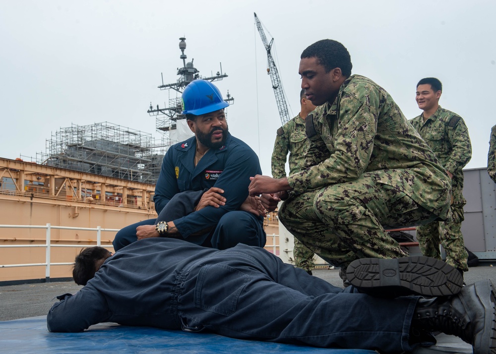 USS Essex Sailors Conduct SRF-Bravo Training