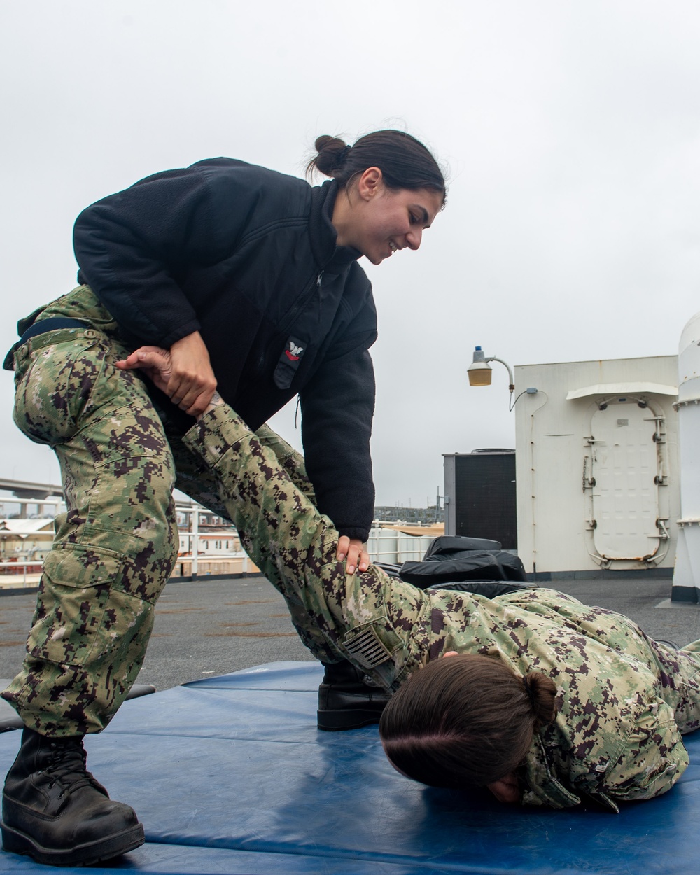 USS Essex Sailors Conduct SRF-Bravo Training