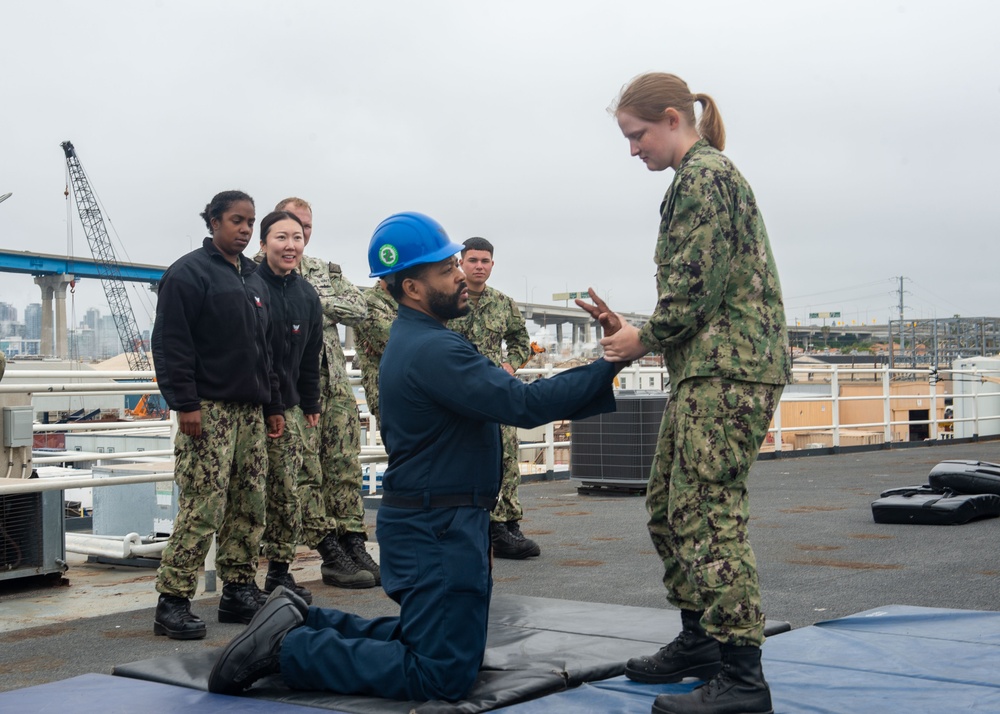 USS Essex Sailors Conduct SRF-Bravo Training