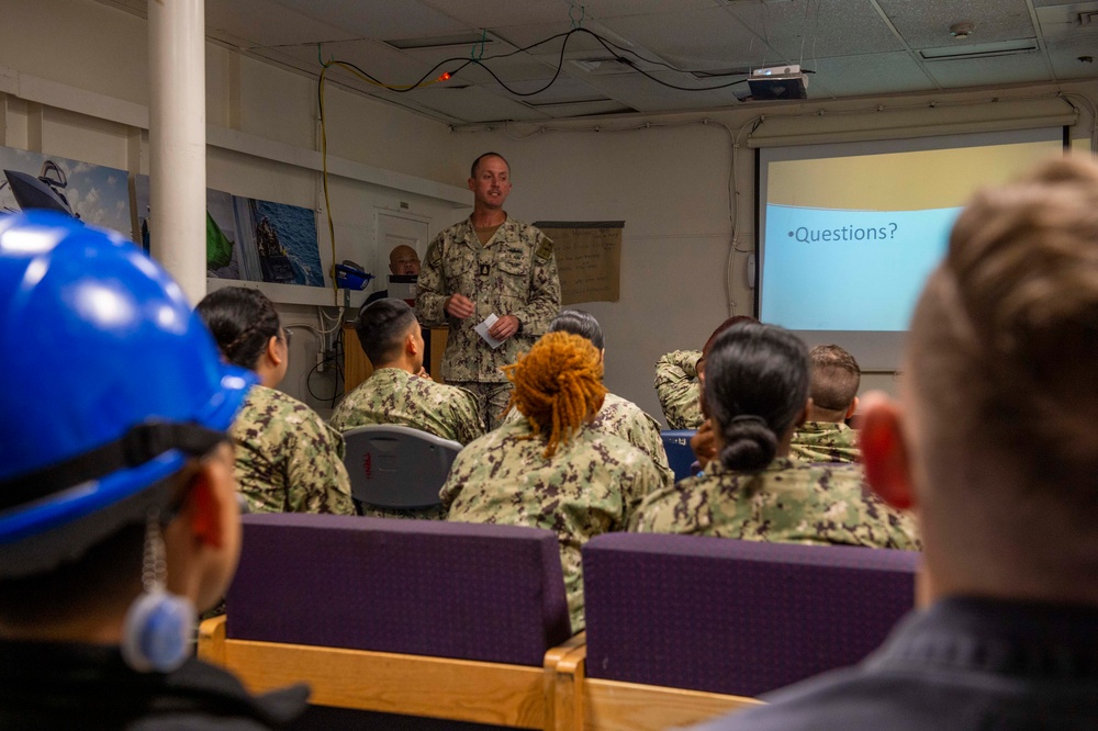USS Essex Sailors Receive 3M Training
