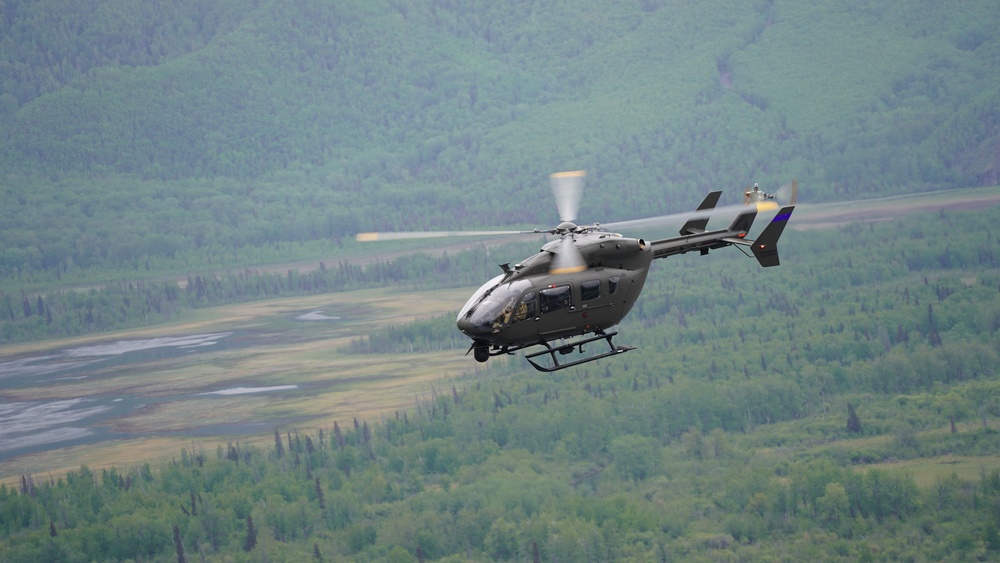 Alaska Army National Guard conducts aviation training near Colony Glacier