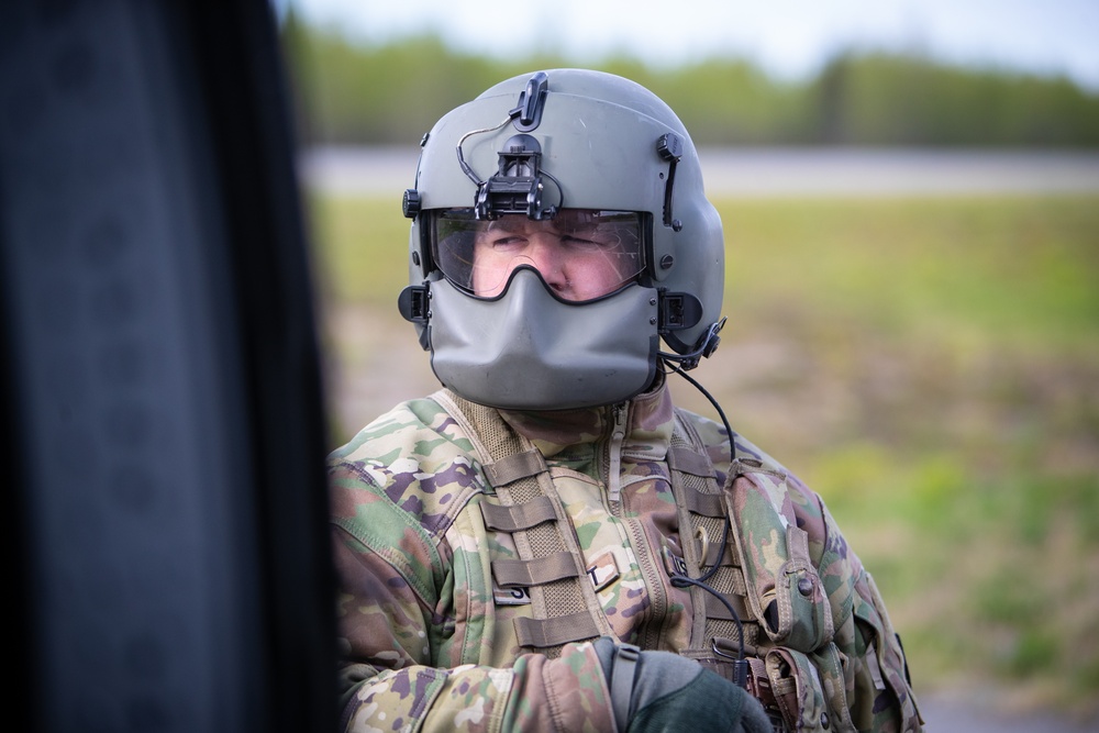 Alaska Army Aviation Conducts Training Near Colony Glacier