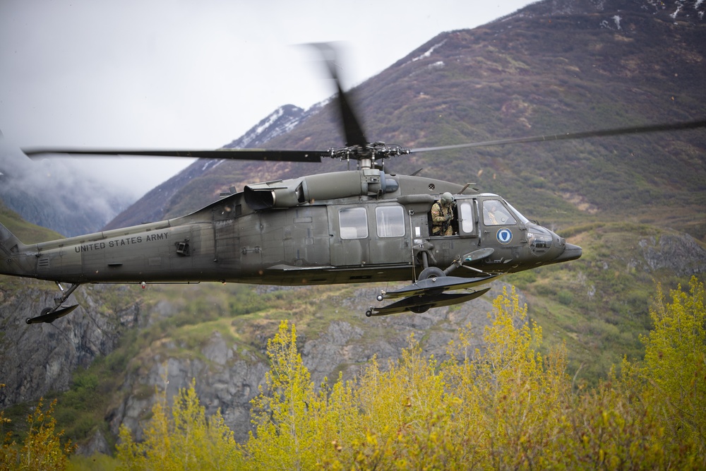 Alaska Army Aviation Conducts Training Near Colony Glacier