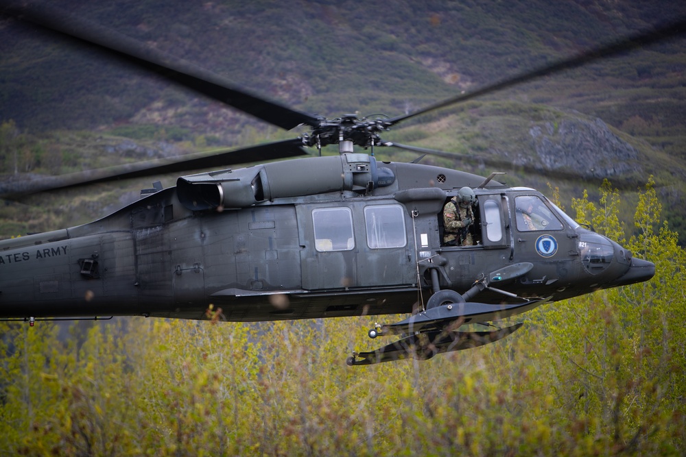 Alaska Army Aviation Conducts Training Near Colony Glacier