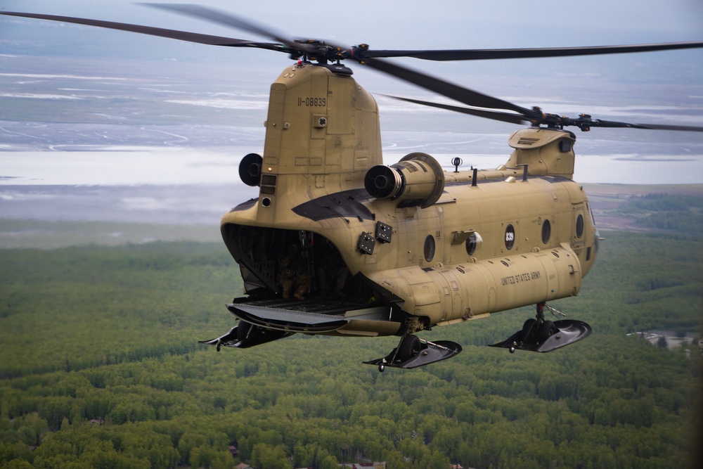 Alaska Army Aviation Conducts Training Near Colony Glacier