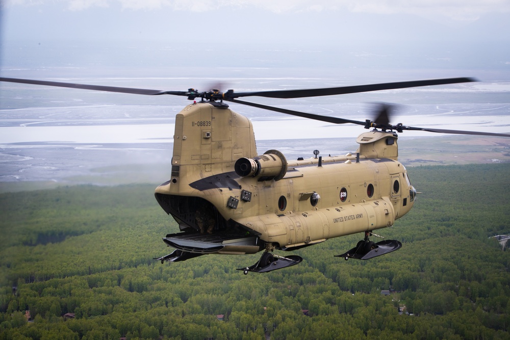 Alaska Army Aviation Conducts Training Near Colony Glacier