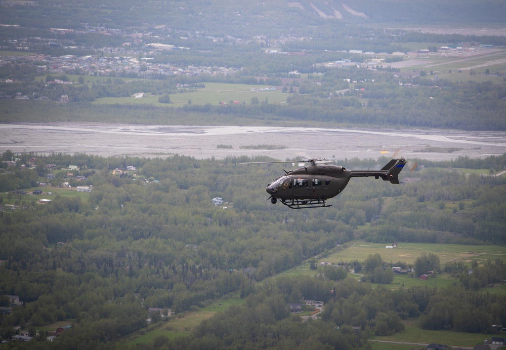 Alaska Army Aviation Conducts Training Near Colony Glacier